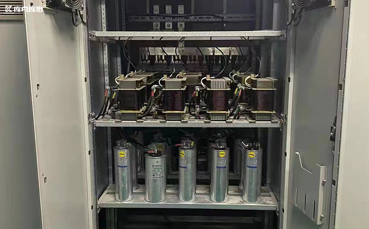 电压不同的电容器可以并联吗？