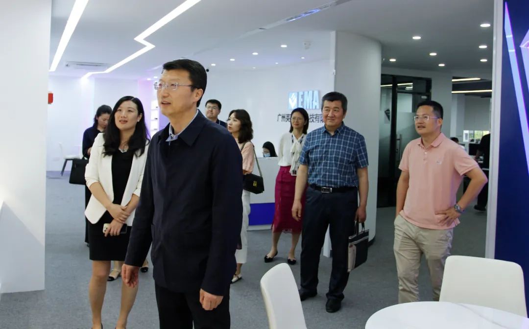 我司总经理梁红波先生代表英码全体对到访来宾表示热烈欢迎,随后陪同