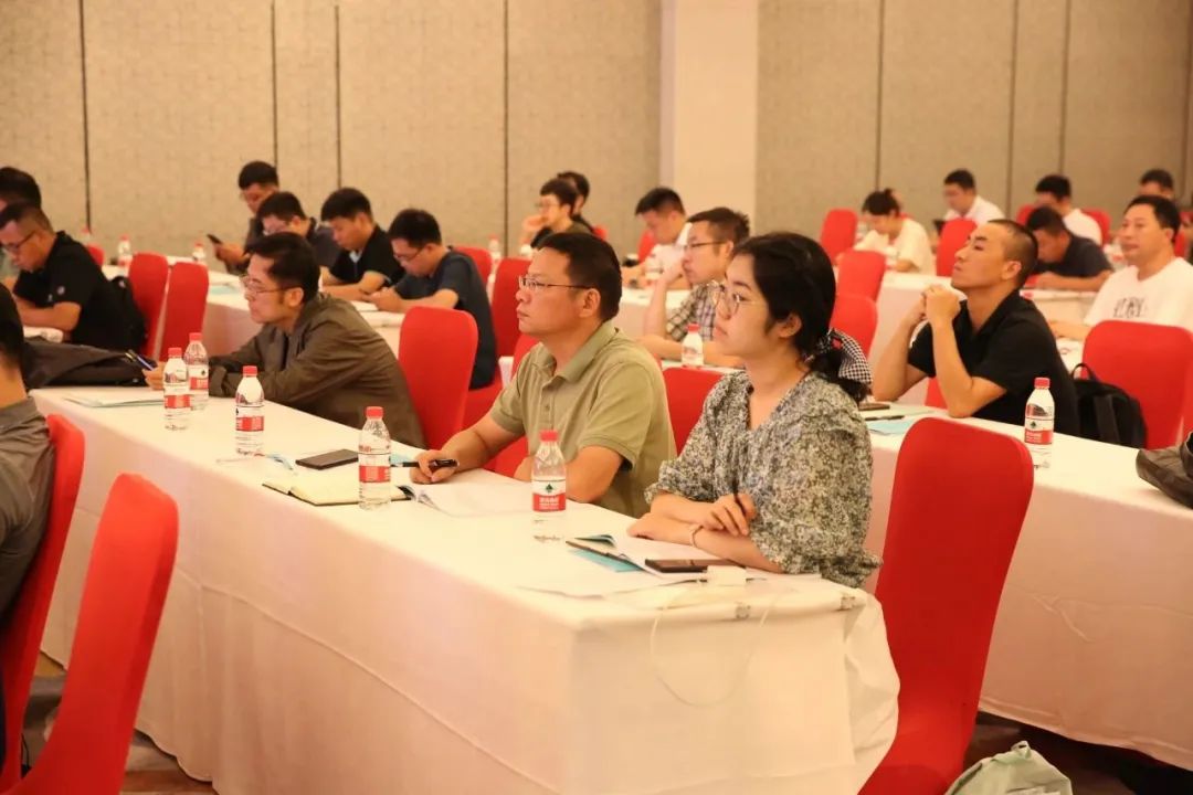 中国道路<b class='flag-5'>交通安全</b>协会团体标准宣贯培训会在京成功举办