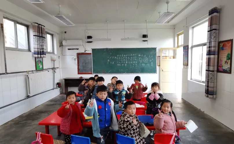 “光”爱未来 | 利尔达再次捐赠智慧教室护眼灯具，获济南市表彰