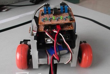工程师制作:<b class='flag-5'>Arduino</b><b class='flag-5'>开发板</b><b class='flag-5'>DIY</b>智能小车