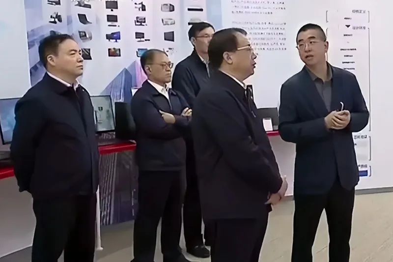 上海市委副书记、市长龚正一行调研上海兆芯公司