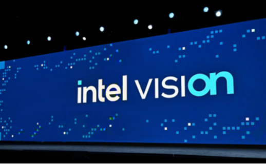 Intel Vision 2024大會(huì): <b class='flag-5'>英特爾</b>發(fā)布全新軟硬件平臺(tái)，全速助力企業(yè)推進(jìn)<b class='flag-5'>AI</b>創(chuàng)新