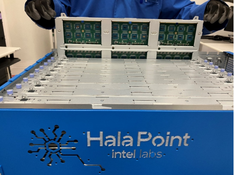 英特尔发布新一代神经拟态系统Hala Point，11.5亿神经元，12倍性能提升