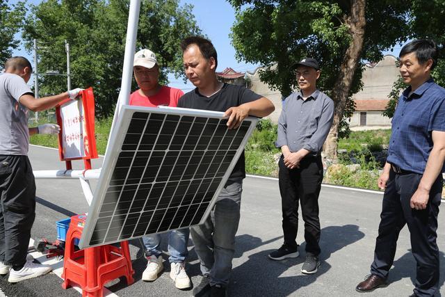 陽新：350盞LED<b class='flag-5'>太陽能</b><b class='flag-5'>路燈</b>“光明衛士”上崗 <b class='flag-5'>智慧</b><b class='flag-5'>路燈</b>點亮民生幸福新圖景