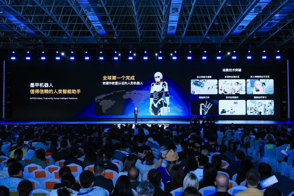 從講PPT到全流程接待，墨甲機器人在2025奇瑞全球創(chuàng)新大會完成&quot;人類助手&quot;實景展示