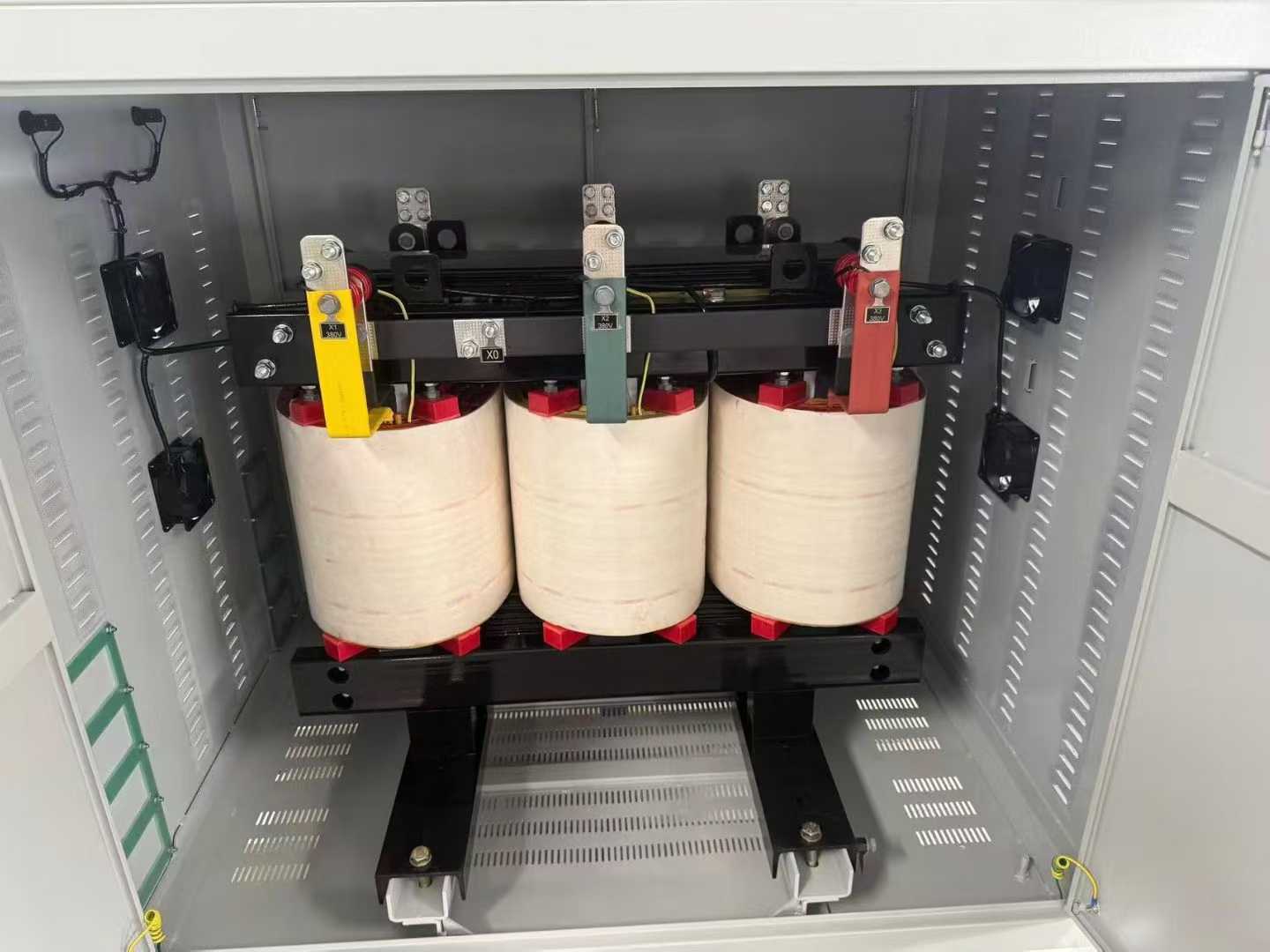 光伏专用稳压器技术实现突破，助力全球能源转型