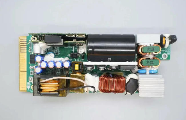 多相Buck<b class='flag-5'>電源</b>模塊<b class='flag-5'>中</b><b class='flag-5'>貼片</b><b class='flag-5'>電容</b>與功率電感的協(xié)同設(shè)計(jì)