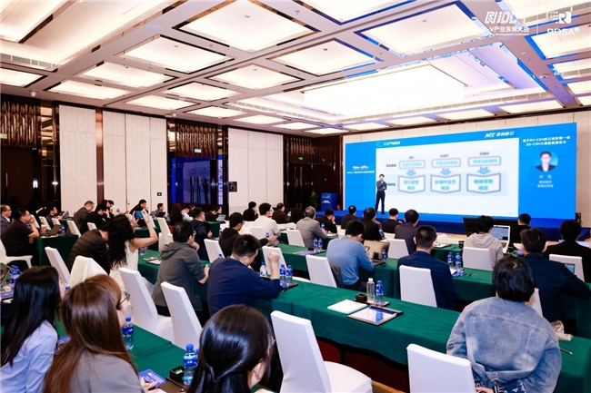 首創(chuàng)3D-CIM架構(gòu)！微<b class='flag-5'>納</b>核<b class='flag-5'>芯</b>定義后摩爾時(shí)代AI算力新范式