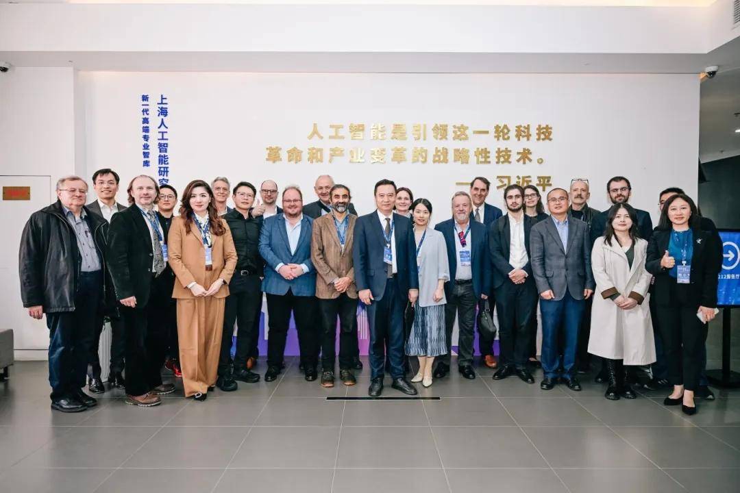 歐洲企業(yè)代表團探訪上海人工智能研究院，靈境智源以“硅基大腦”助推具身智能未來