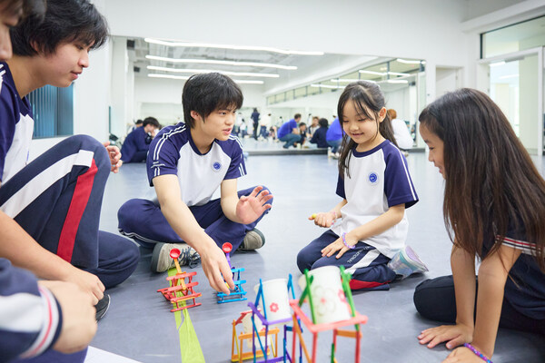 2026年3月，陳廣宇作為頂點(diǎn)神經(jīng)科學(xué)課程畢業(yè)班的一員，為低年級(jí)小朋友精心制作了一批創(chuàng)意玩具。