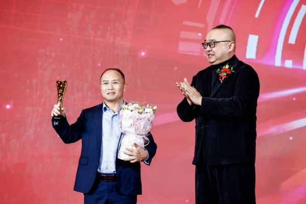 摩凯电子获“十<b class='flag-5'>大牛</b>商”，创始人感叹：我们并不差，只是需要被看见