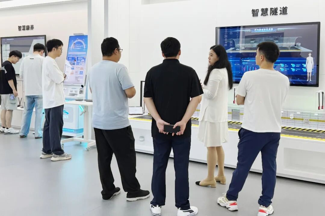 深开鸿