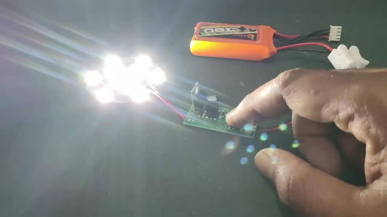 想知道LED手电筒的电路市什么样的么？