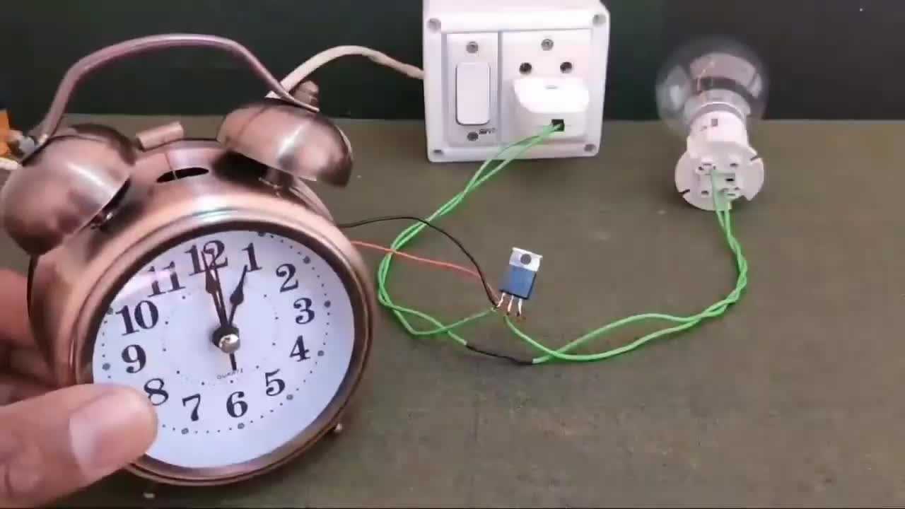 用机械式闹钟做一个定时开关？
