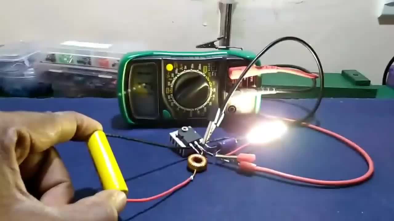 做个电池的升压电路驱动灯管