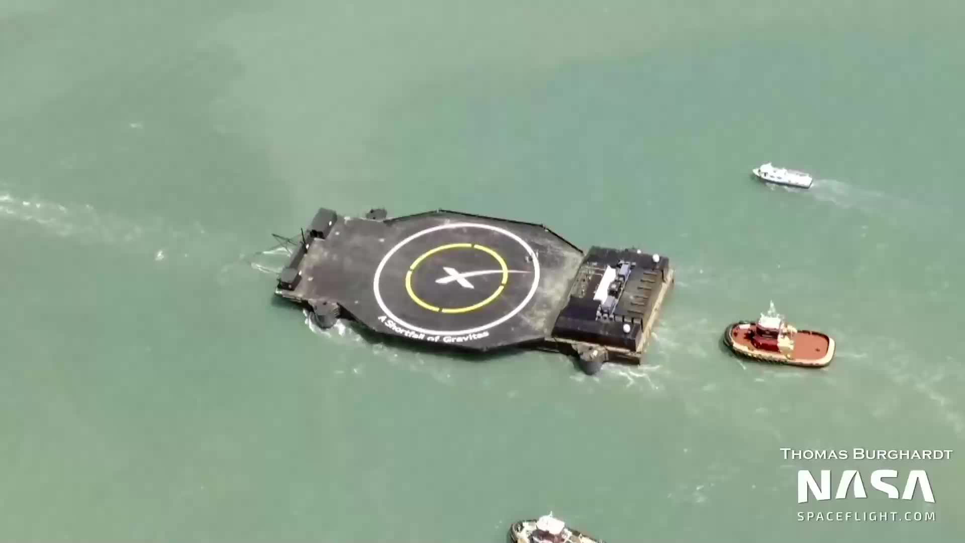 【中文浓缩】SpaceX最新火箭回收船“缺乏庄严肃穆”号回到卡纳维拉尔港