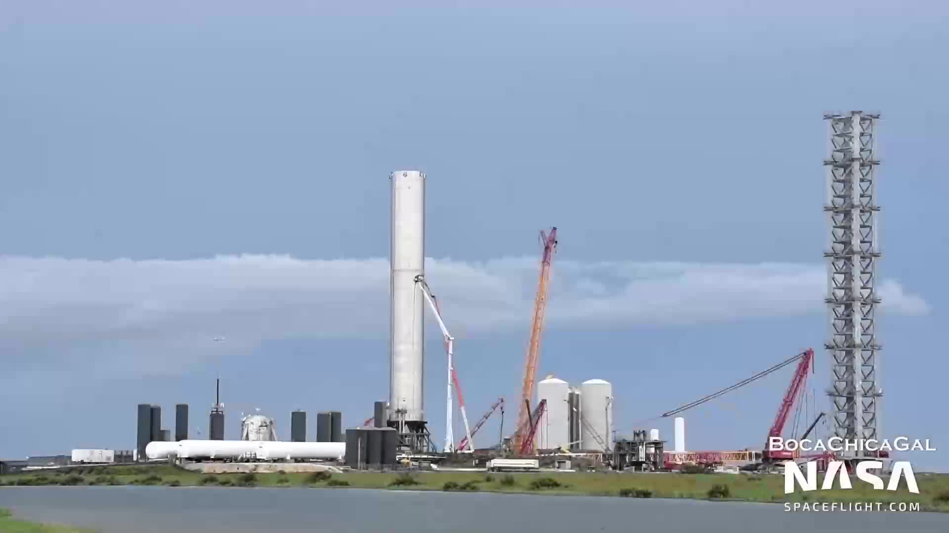 【中文浓缩】SpaceX星城继续不断收到新零件，助推器3积极准备低温测试