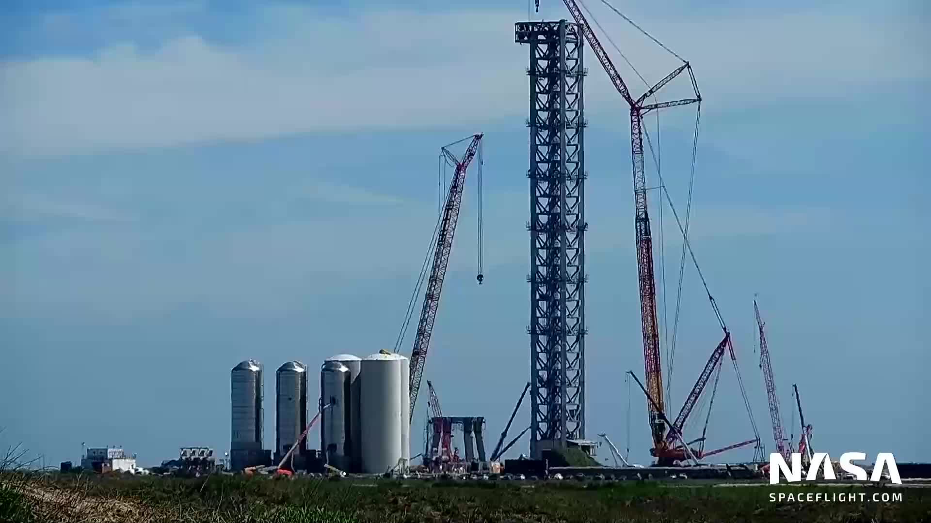 【中文浓缩】SpaceX星舰基地三天接收十几台猛禽引擎，最新猛禽真空引擎又到货