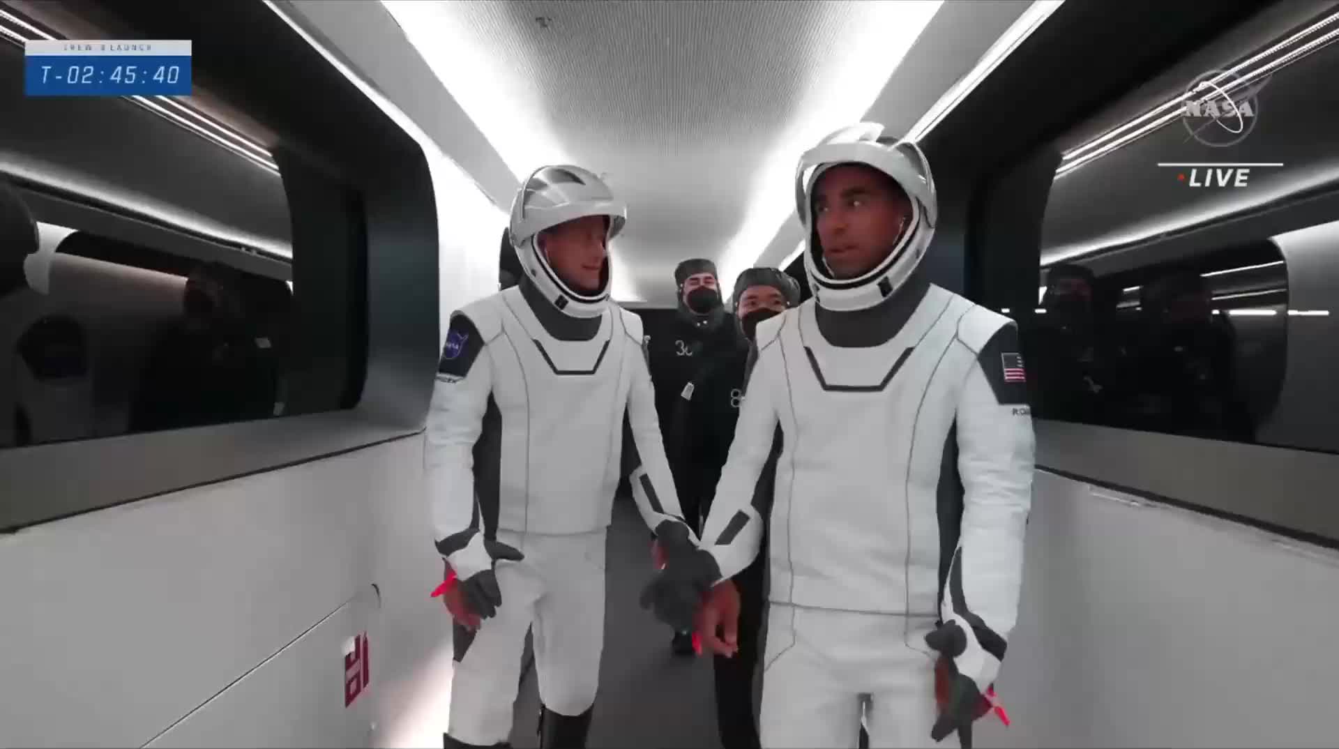 【中文】Crew-3 宇航员登机进入龙飞船的过程