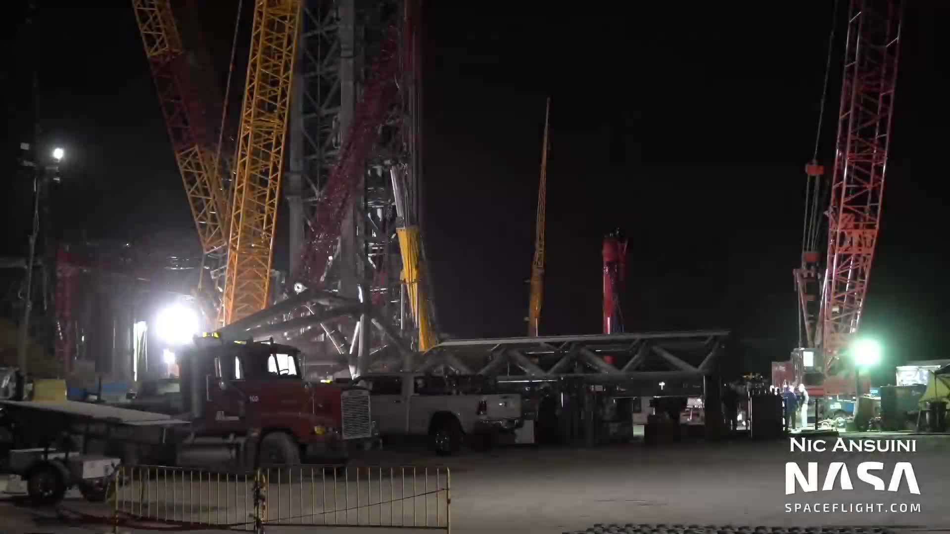 【中文浓缩】SpaceX回收臂结构组合安装，星舰20安装真空引擎