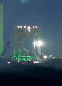 【中文濃縮】SpaceX星城發(fā)射架開(kāi)始安裝快速連接臂連接軸，新鼻錐繼續(xù)加工