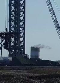 【中文濃縮】SpaceX星艦助推器5移出高機庫，馬斯克現身發射場，B2.1進行測試
