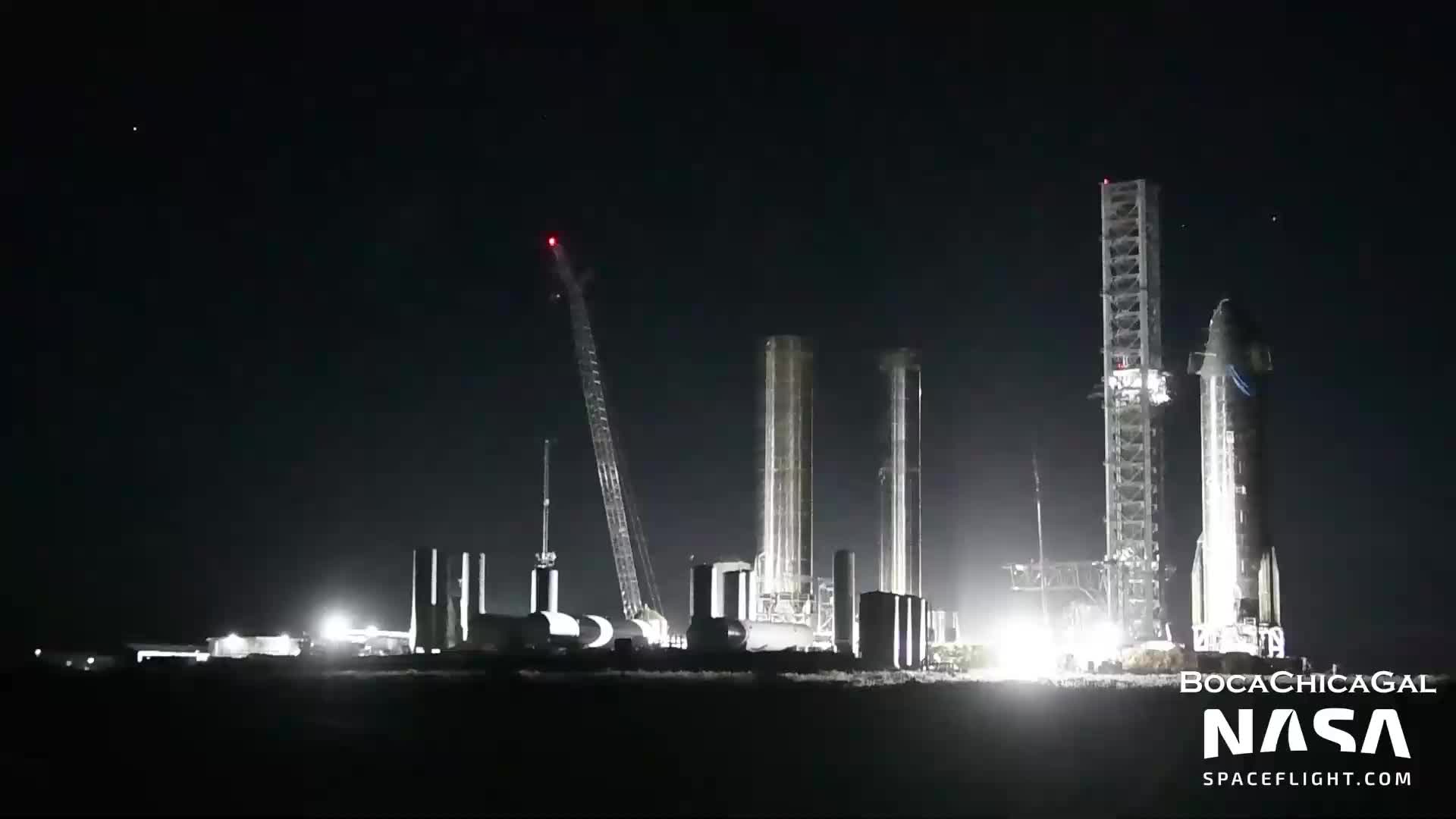 【中文浓缩】SpaceX星舰助推器7的顶部分段现身厂区
