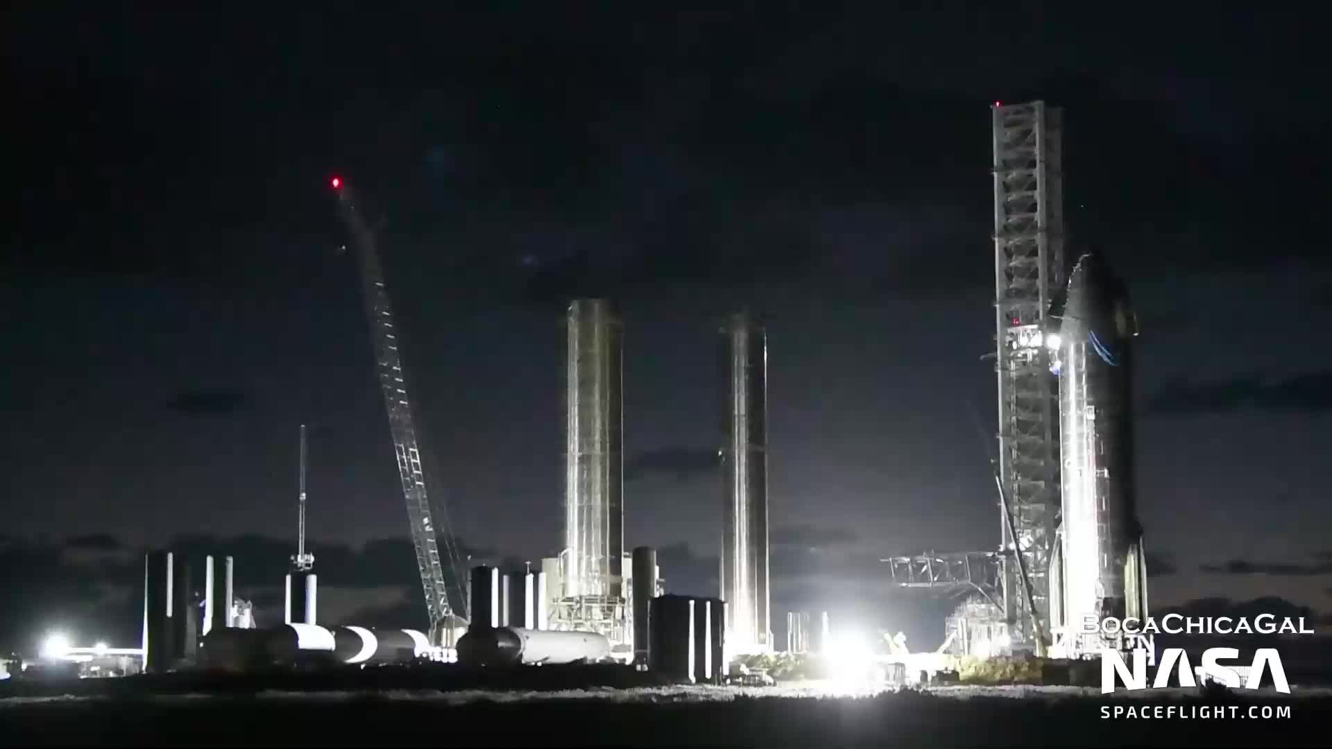 【中文浓缩】SpaceX星舰助推器甲烷歧管现身，星舰21隔热瓦开始检查