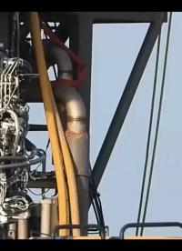SpaceX剛剛將三臺(tái)猛禽引擎運(yùn)到星艦20腳下，準(zhǔn)備安裝