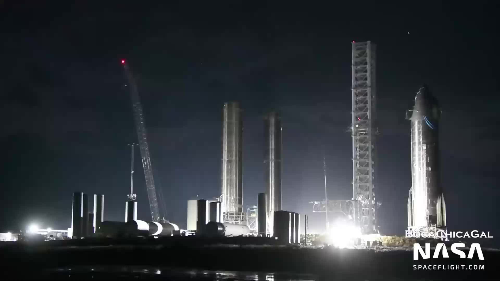 【中文浓缩】SpaceX星舰空气动力学外罩送达厂区，星舰20静态点火后进行检查