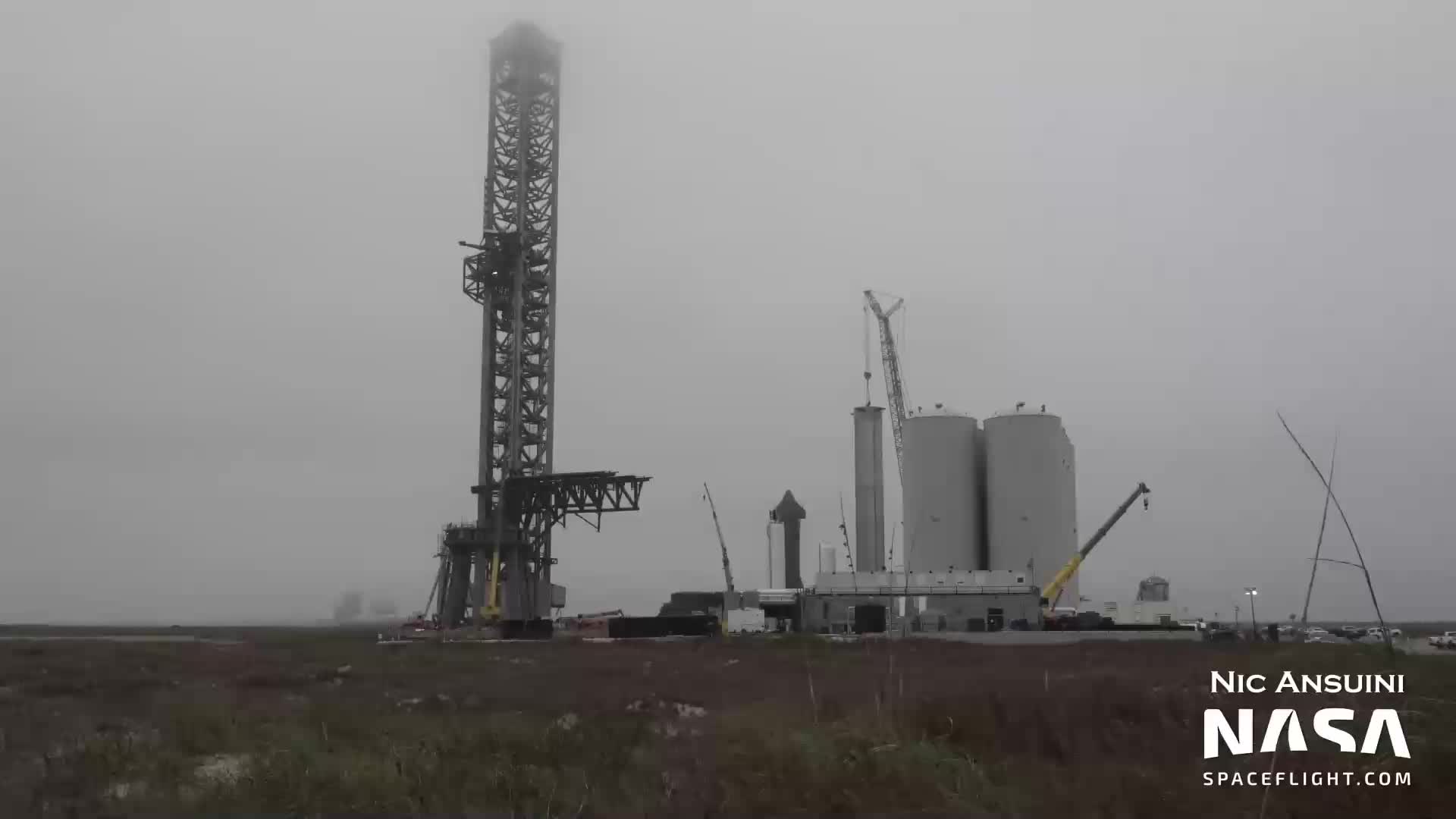 【中文浓缩】SpaceX星舰助推器7的新分段移入高机库