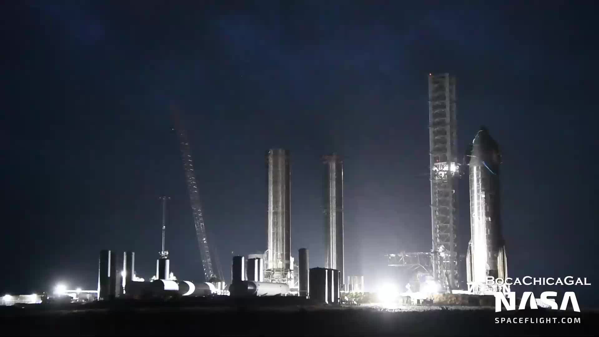 【中文浓缩】SpaceX星舰助推器5开始整体堆叠，星舰20再次进行机翼测试