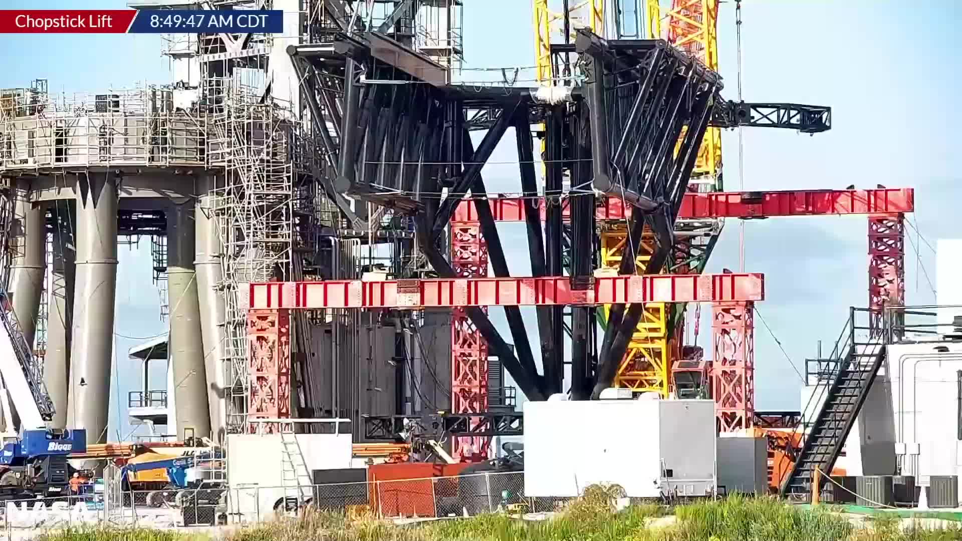 SpaceX星舰回收臂起吊安装过程回放