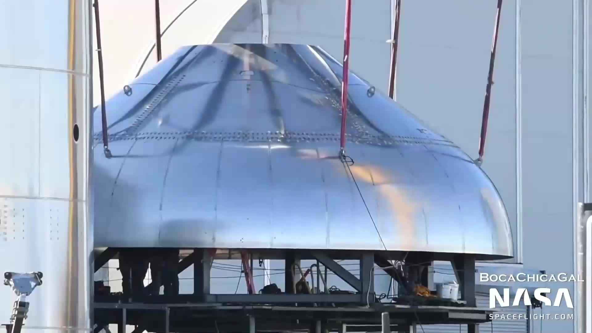【中文浓缩】SpaceX星城节后恢复运作，吊机再次与助推器4连接2.