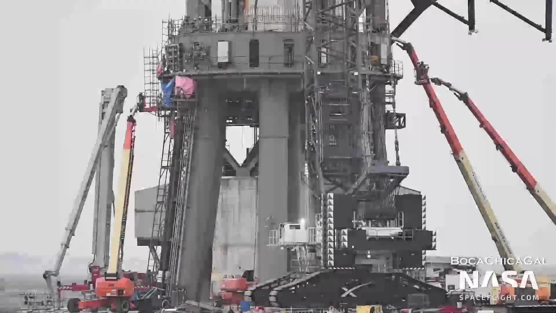 【中文浓缩】SpaceX星舰助推器4再次起吊，星舰24圆顶部件现身1