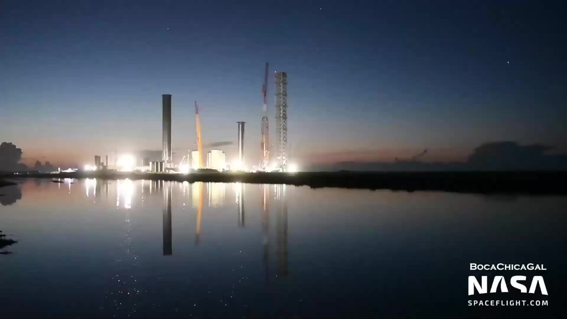 【中文浓缩】SpaceX星舰助推器4返回工厂，星舰20移出高机库1