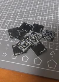 自己設計的stc8g最小系統開發板，指甲蓋大小，哈哈哈