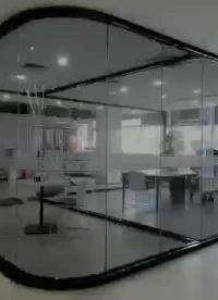贴在玻璃上的LED显示屏轻便纤薄：晶膜LED屏-透光率高达95%# 玻璃#产品方案 #LED @硬声小助手 