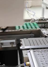 凸點鍋仔片怎樣能快速貼在PCB線路板上？遙控器鍋仔片自動貼裝設(shè)備 先貼防水貼，然后鍋仔片貼到防水貼上面，速度快