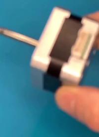 用國產(chǎn)2缸4沖程甲醇燃料發(fā)動機，做個700W小型發(fā)電機，動力十足