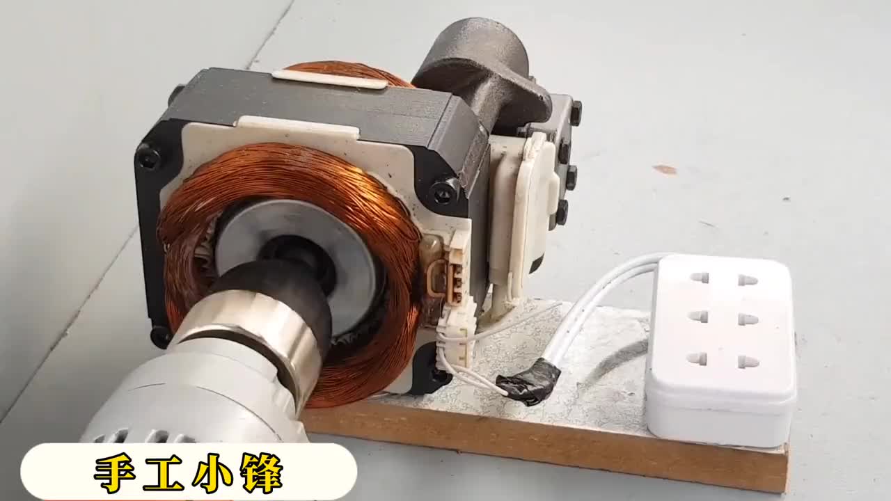 93 壞冰箱扔了可惜，教你用里面的壓縮機制作成交流發電機，變廢為寶
