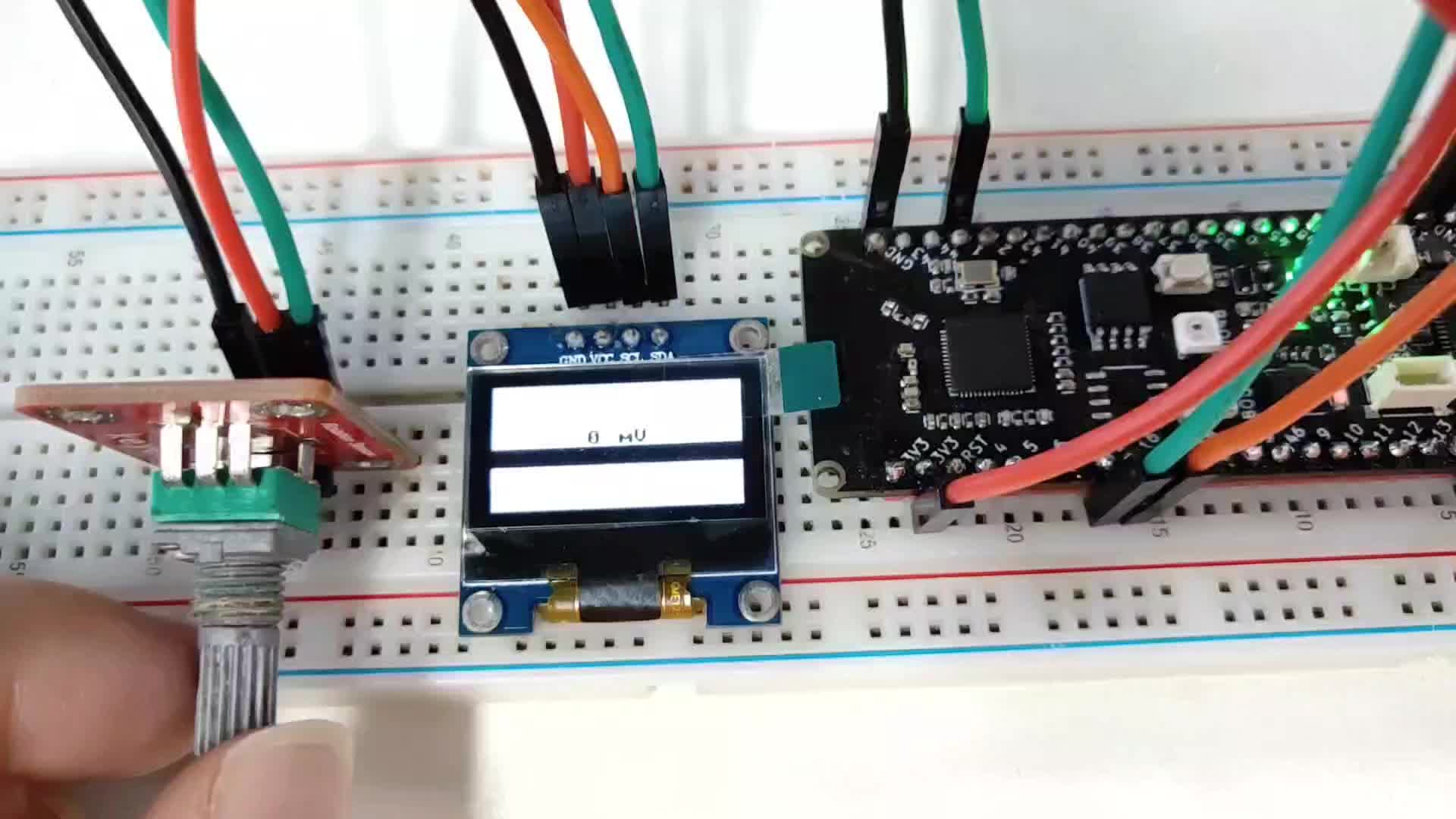 Banana Pi BPI-Leaf-S3 OLED顯示電位器電壓與實時進度條