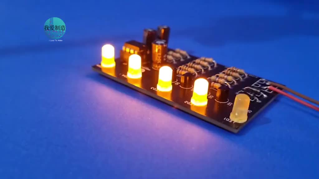 NE555多谐振荡器驱动5个三极管，制作奥迪风格LED灯，效果不一般