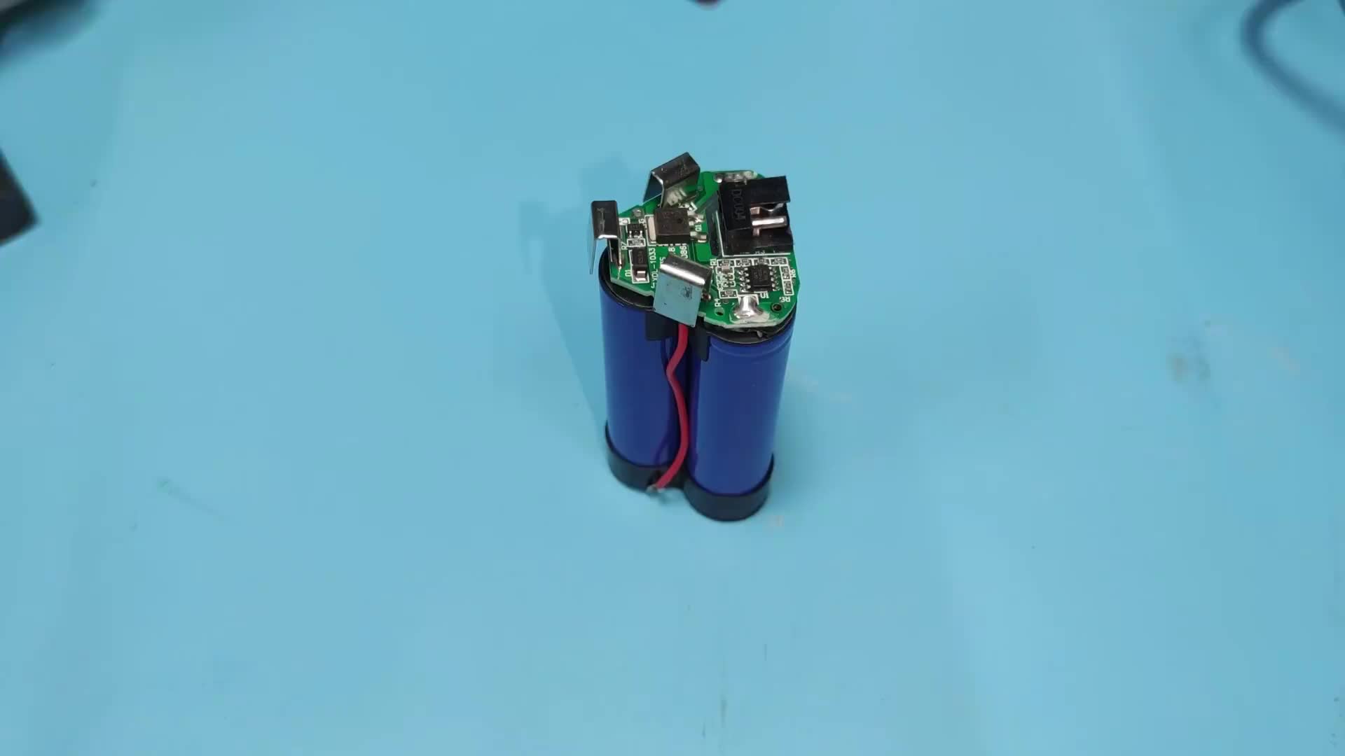 #硬聲創(chuàng)作季  鋰電池使用時為什么要裝保護(hù)板，做個鋰電池過充實驗，你就知道了