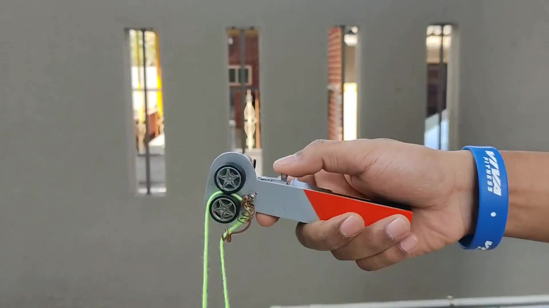 非常火的网红玩具，绳子发射器，教你如何制作 #DIY  #玩具  #手工制作  #制作教程  #绳子发射器 