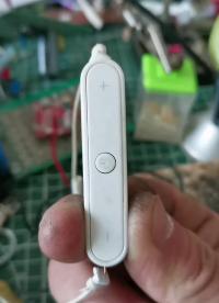 #diy工作室  #DIY    #DIY电子爱好者  快手老铁们，大家好！😃   废旧的蓝牙耳机不要丢