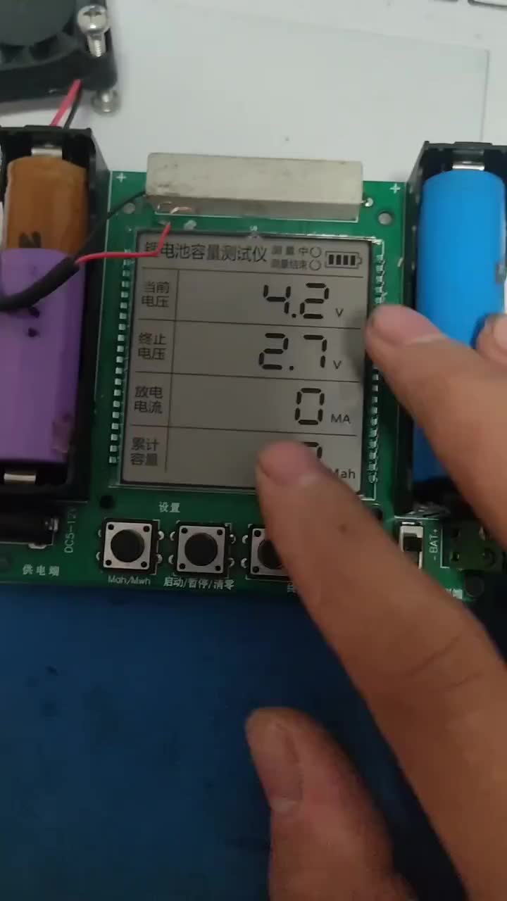 原来电流只有500，3V左右就300多太小了，加了一个风扇改到了900#锂电池容量测试仪 #硬声创作季 