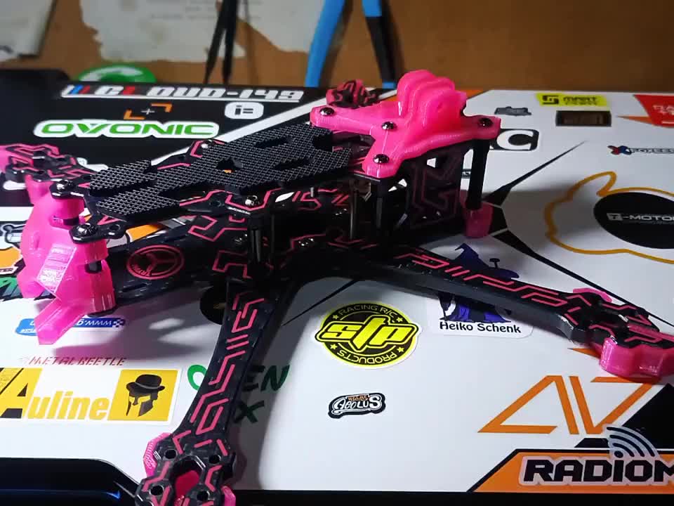 #穿影X5#穿越機機架#穿越機FPV搶了同學新買的機架,機會難得,TX16S放到后面#硬聲創作季 