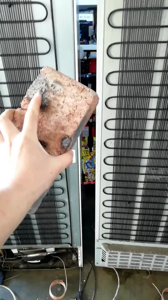 磚頭焊接用的哦，水泥地預(yù)熱膨脹，會(huì)啪啪爆起！！#硬聲創(chuàng)作季 